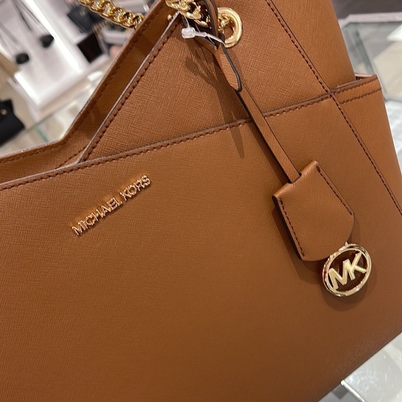 Michael Kors Jet Set Travel Large Chained Tote Shoulder Bag MK Luggage 

NWT - Picture 14 of 16